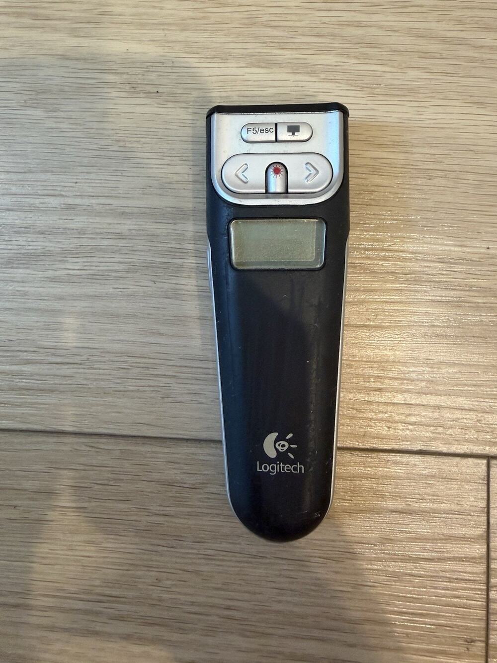 Logitech R-RB5 2.4GHz Wireless Presenter & Laser Pointer w/ USB Dongle
